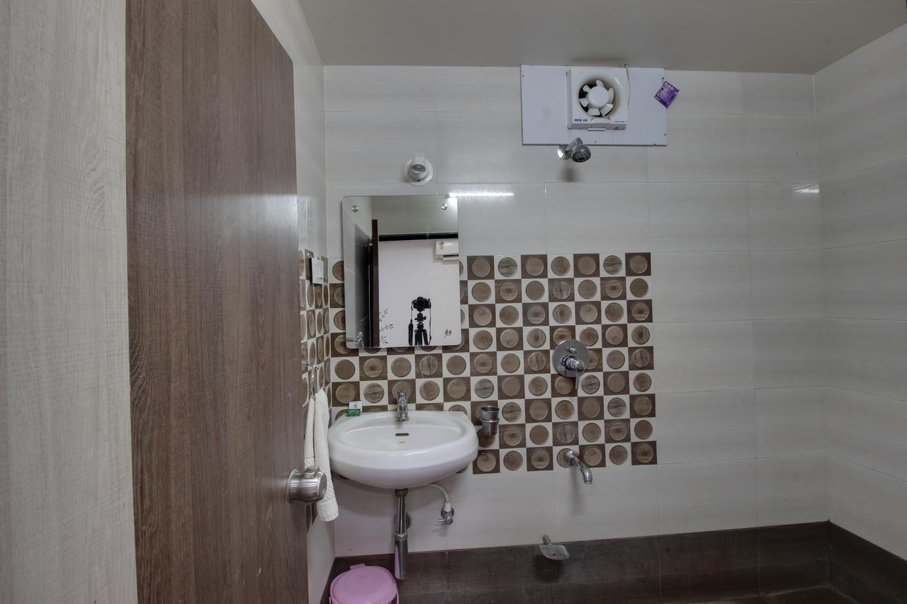 Daksh Hotel And Restaurant Talala エクステリア 写真